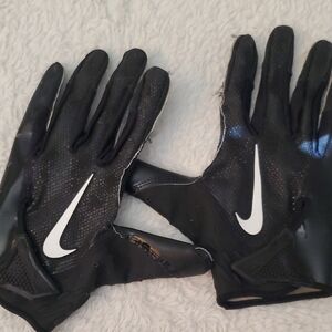 Nike Black Gloves with White Swoosh Youth Med
